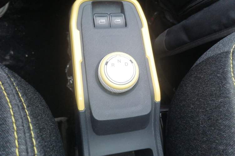 Used Chery QQ Ice Cream 2022 170km Sundae Phosphate Lithium-Ion Gear Lever