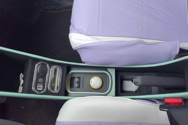 Used Chery QQ Ice Cream 2022 170km Sundae Phosphate Lithium-Ion Gear Lever