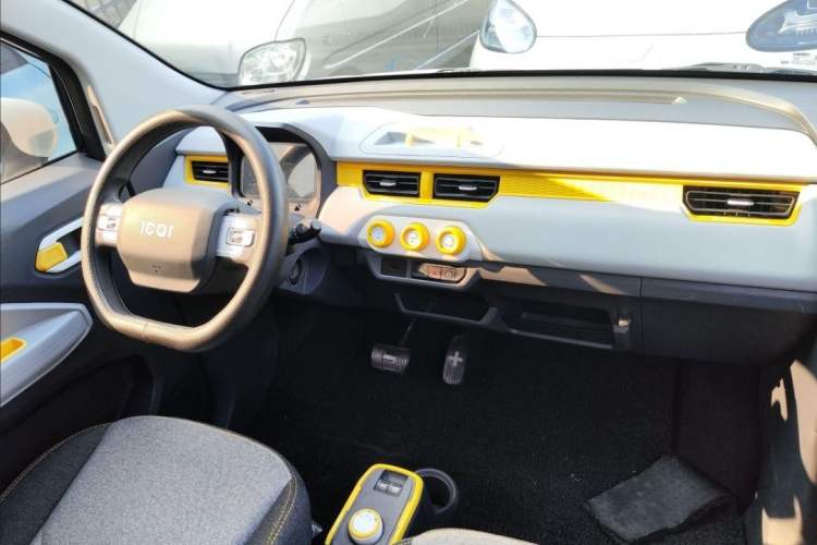 Used Chery QQ Ice Cream 2022 170km Sundae Phosphate Lithium-Ion Interior 1