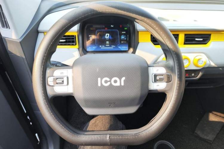 Used Chery QQ Ice Cream 2022 170km Sundae Phosphate Lithium-Ion Interior 2
