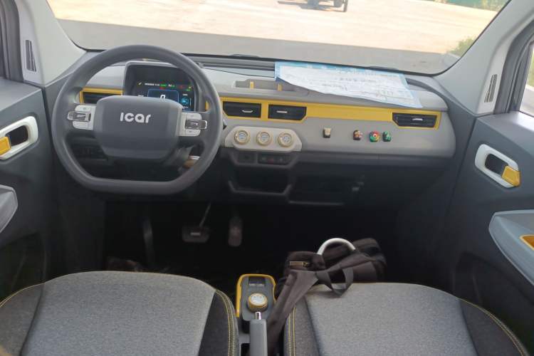 Used Chery QQ Ice Cream 2022 170km Sundae Phosphate Lithium-Ion Interior 2