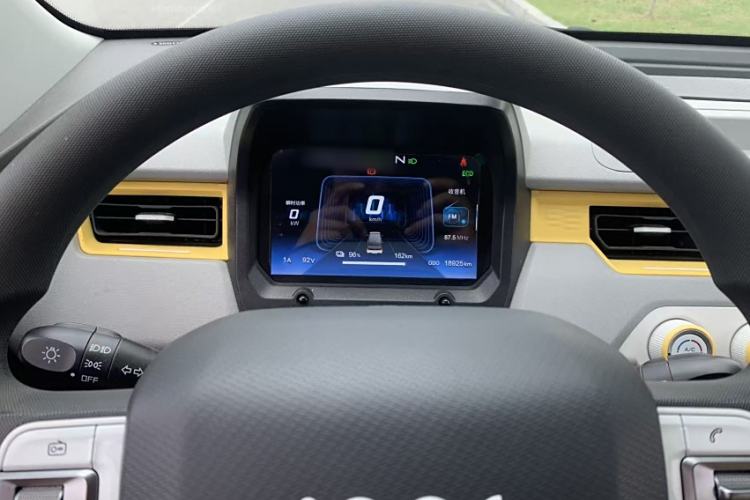Used Chery QQ Ice Cream 2022 170km Sundae Phosphate Lithium-Ion Interior 2