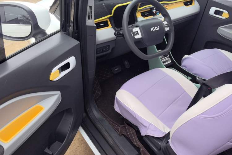 Used Chery QQ Ice Cream 2022 170km Sundae Phosphate Lithium-Ion Interior 2
