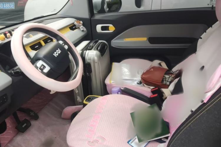 Used Chery QQ Ice Cream 2022 120km Conical Shape Lithium Iron Phosphate Interior 3
