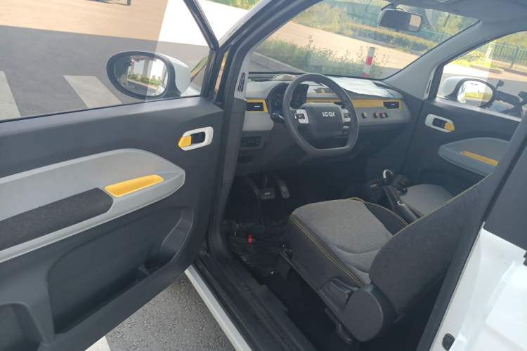 Used Chery QQ Ice Cream 2022 170km Sundae Phosphate Lithium-Ion Interior 3