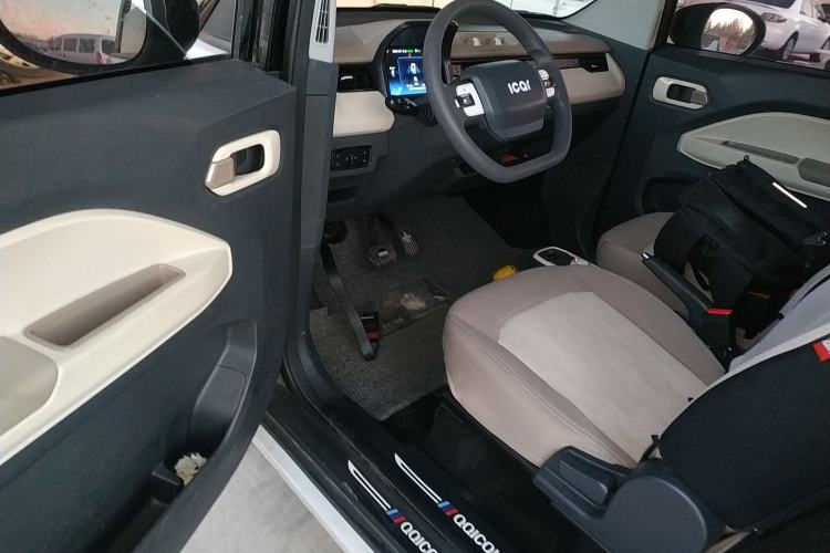 Used Chery QQ Ice Cream 2022 170km Sundae Phosphate Lithium-Ion Interior 3