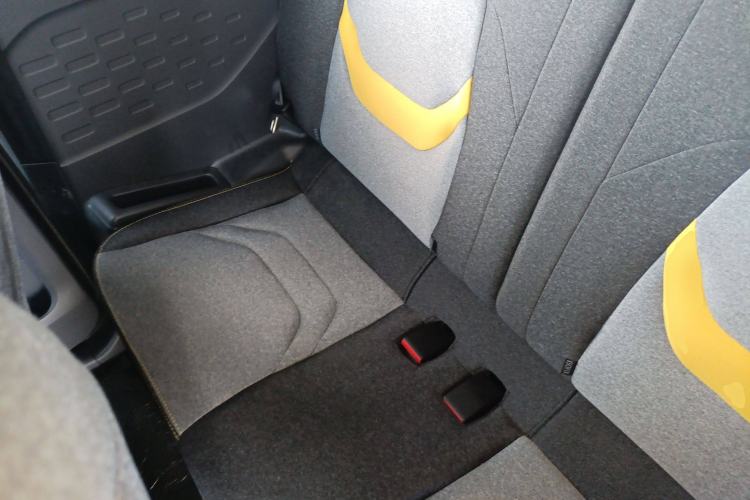 Used Chery QQ Ice Cream 2022 170km Sundae Phosphate Lithium-Ion Interior 4