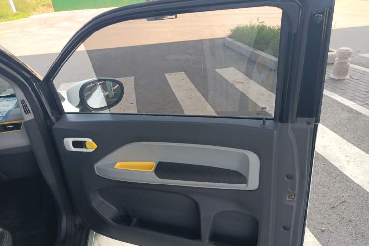 Used Chery QQ Ice Cream 2022 170km Sundae Phosphate Lithium-Ion Interior 5