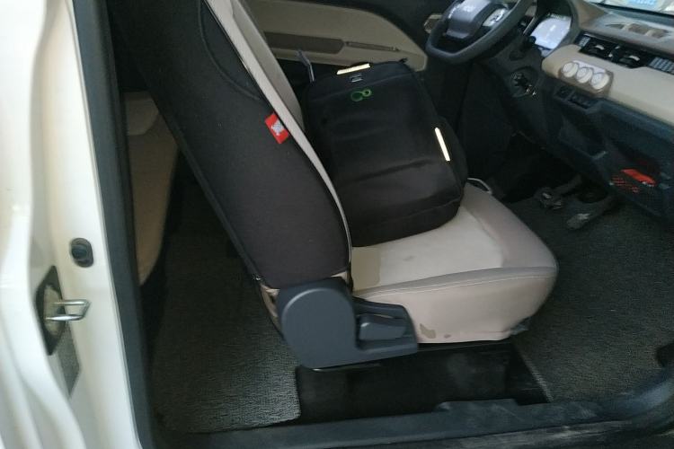 Used Chery QQ Ice Cream 2022 170km Sundae Phosphate Lithium-Ion Right Front Seat