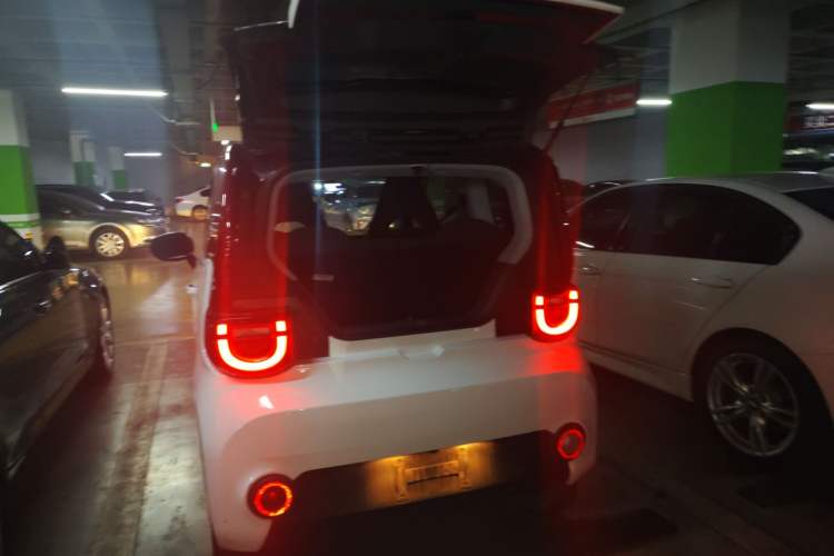 Used Chery QQ Ice Cream 2022 170km Sundae Phosphate Lithium-Ion Trunk