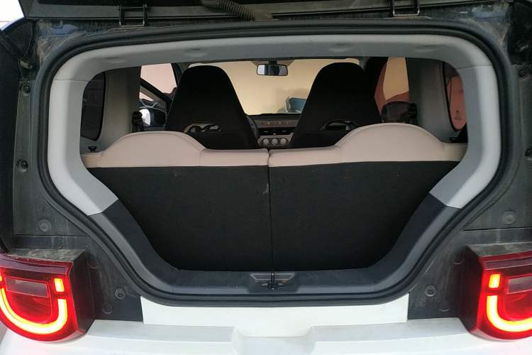 Used Chery QQ Ice Cream 2022 170km Sundae Phosphate Lithium-Ion Trunk