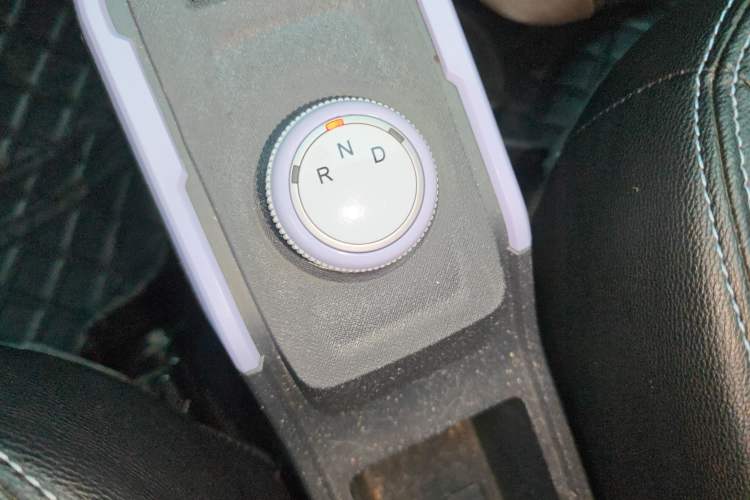 Used Chery QQ Ice Cream 2023 120km Ice Cream-Type Lithium Iron Phosphate Gear Lever