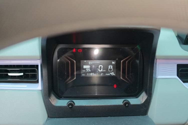 Used Chery QQ Ice Cream 2023 120km Ice Cream-Type Lithium Iron Phosphate Instrument Cluster
