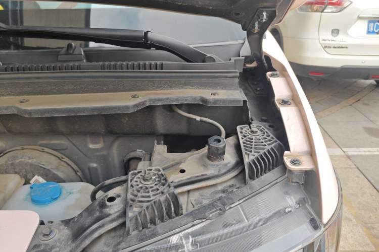 Used Chery QQ Ice Cream 2023 120km Ice Cream-Type Lithium Iron Phosphate Engine Bay Left
