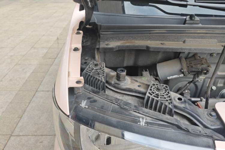 Used Chery QQ Ice Cream 2023 120km Ice Cream-Type Lithium Iron Phosphate Engine Bay Right