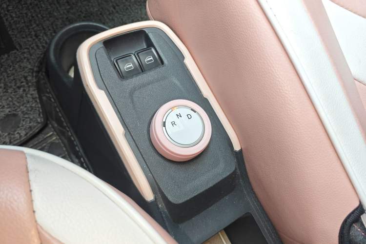 Used Chery QQ Ice Cream 2023 120km Ice Cream-Type Lithium Iron Phosphate Gear Lever