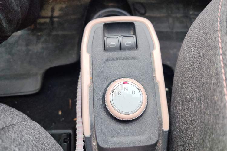 Used Chery QQ Ice Cream 2023 170km Milkshake – Lithium Iron Phosphate Gear Lever
