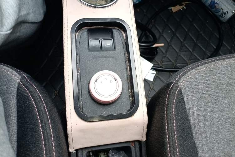 Used Chery QQ Ice Cream 2023 120km Ice Cream-Type Lithium Iron Phosphate Gear Lever