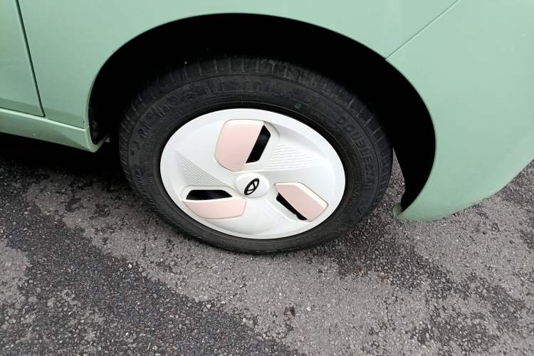 Used Chery QQ Ice Cream 2023 120km Ice Cream-Type Lithium Iron Phosphate Right Front Wheel Hub