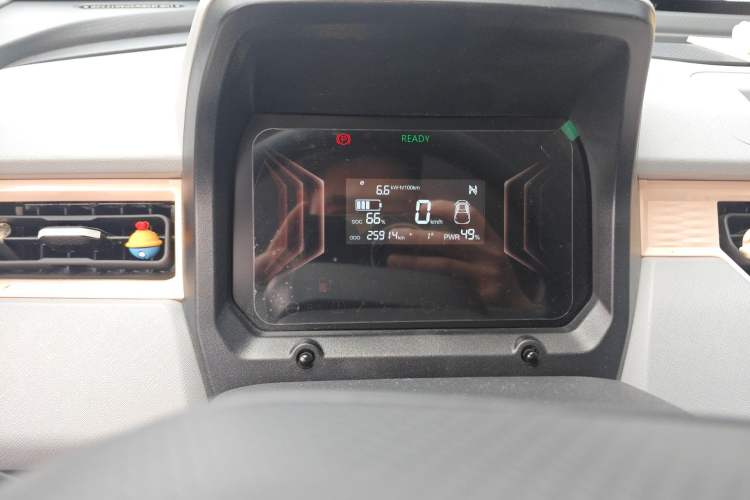 Used Chery QQ Ice Cream 2023 120km Ice Cream-Type Lithium Iron Phosphate Instrument Cluster