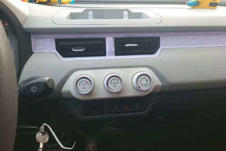 Used Chery QQ Ice Cream 2023 120km Ice Cream-Type Lithium Iron Phosphate Audio And AC Panel