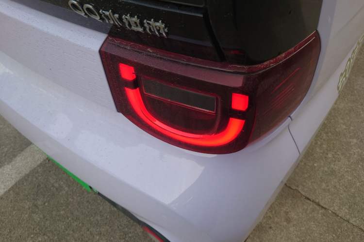 Used Chery QQ Ice Cream 2023 120km Ice Cream-Type Lithium Iron Phosphate Right Rear Taillight