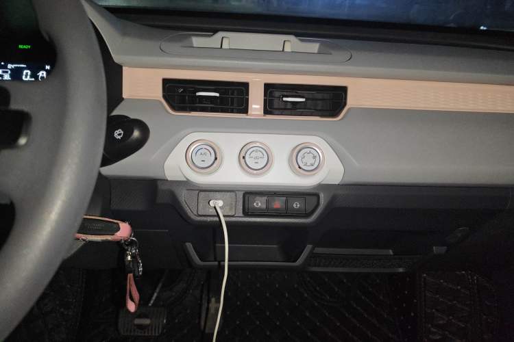 Used Chery QQ Ice Cream 2023 120km Ice Cream-Type Lithium Iron Phosphate Audio And AC Panel