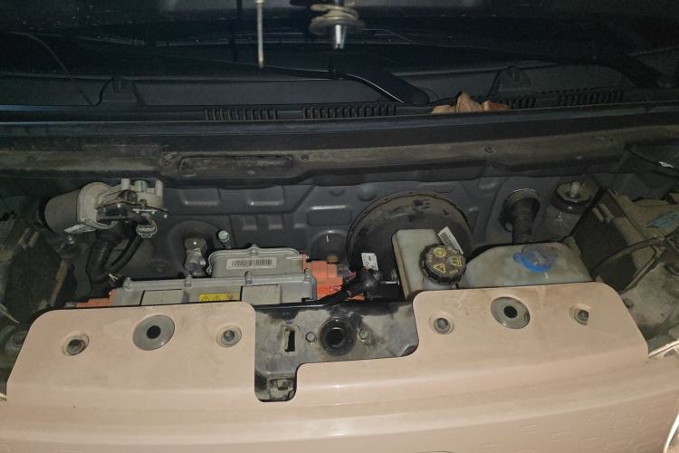 Used Chery QQ Ice Cream 2023 120km Ice Cream-Type Lithium Iron Phosphate Engine Bay