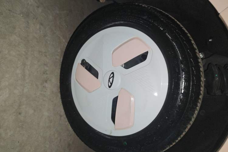 Used Chery QQ Ice Cream 2023 120km Ice Cream-Type Lithium Iron Phosphate Exterior 4