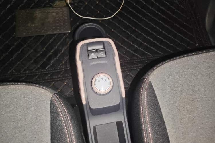 Used Chery QQ Ice Cream 2023 120km Ice Cream-Type Lithium Iron Phosphate Gear Lever