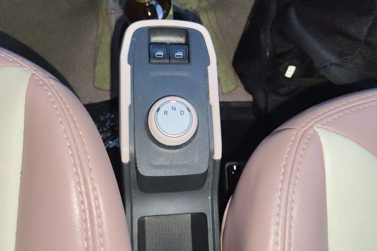 Used Chery QQ Ice Cream 2023 170km Milkshake – Lithium Iron Phosphate Gear Lever