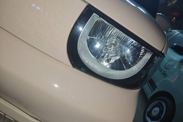 Used Chery QQ Ice Cream 2023 120km Ice Cream-Type Lithium Iron Phosphate Left Front Headlight