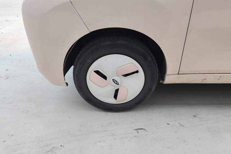 Used Chery QQ Ice Cream 2023 170km Milkshake – Lithium Iron Phosphate Left Front Wheel Hub