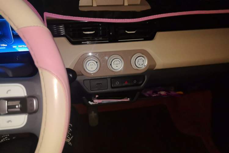 Used Chery QQ Ice Cream 2023 170km Milkshake – Lithium Iron Phosphate Audio And AC Panel