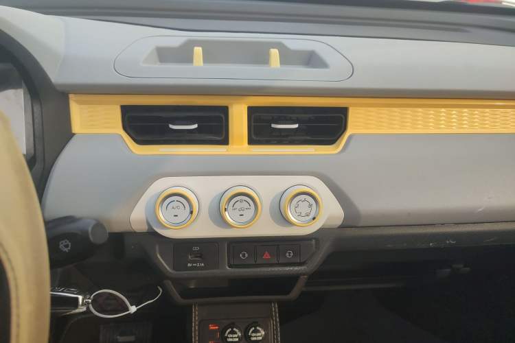 Used Chery QQ Ice Cream 2023 120km Ice Cream-Type Lithium Iron Phosphate Audio And AC Panel