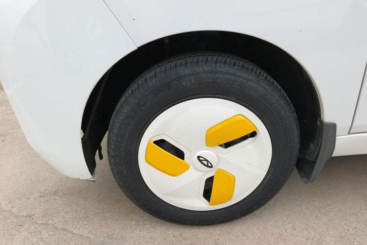 Used Chery QQ Ice Cream 2023 120km Ice Cream-Type Lithium Iron Phosphate Exterior 4