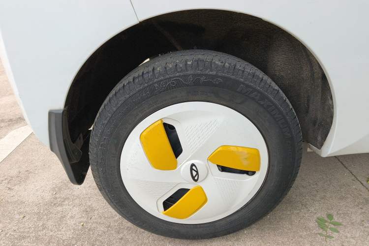 Used Chery QQ Ice Cream 2023 120km Ice Cream-Type Lithium Iron Phosphate Exterior 5