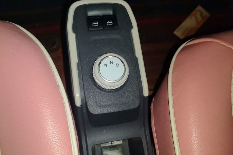 Used Chery QQ Ice Cream 2023 170km Milkshake – Lithium Iron Phosphate Gear Lever
