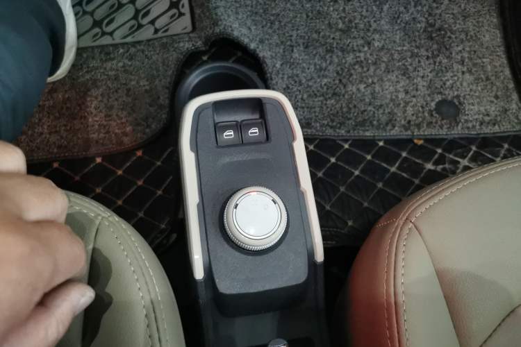 Used Chery QQ Ice Cream 2023 170km Milkshake – Lithium Iron Phosphate Gear Lever