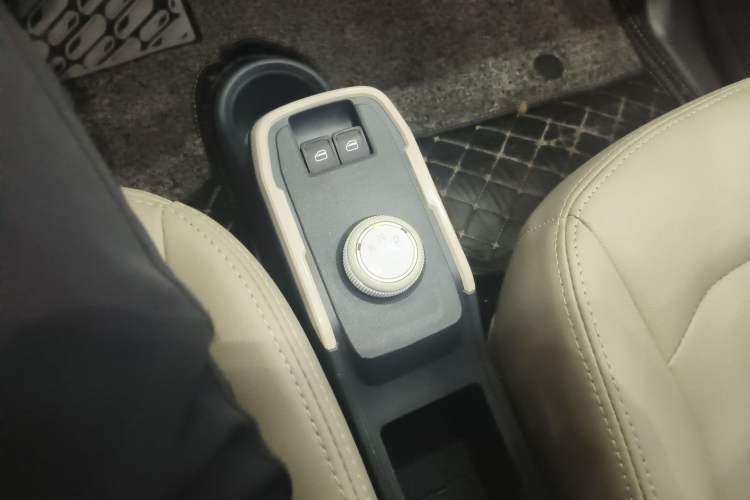 Used Chery QQ Ice Cream 2023 170km Milkshake – Lithium Iron Phosphate Gear Lever