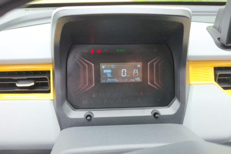 Used Chery QQ Ice Cream 2023 120km Ice Cream-Type Lithium Iron Phosphate Instrument Cluster