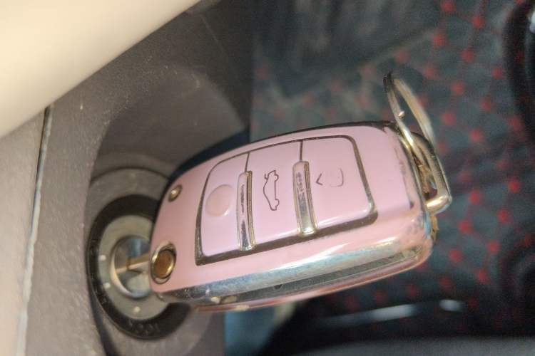 Used Chery QQ Ice Cream 2023 120km Ice Cream-Type Lithium Iron Phosphate Interior 1