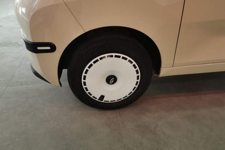 Used Chery QQ Ice Cream 2023 170km Milkshake – Lithium Iron Phosphate Left Front Wheel Hub