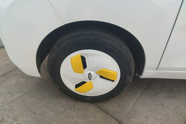 Used Chery QQ Ice Cream 2023 120km Ice Cream-Type Lithium Iron Phosphate Left Front Wheel Hub