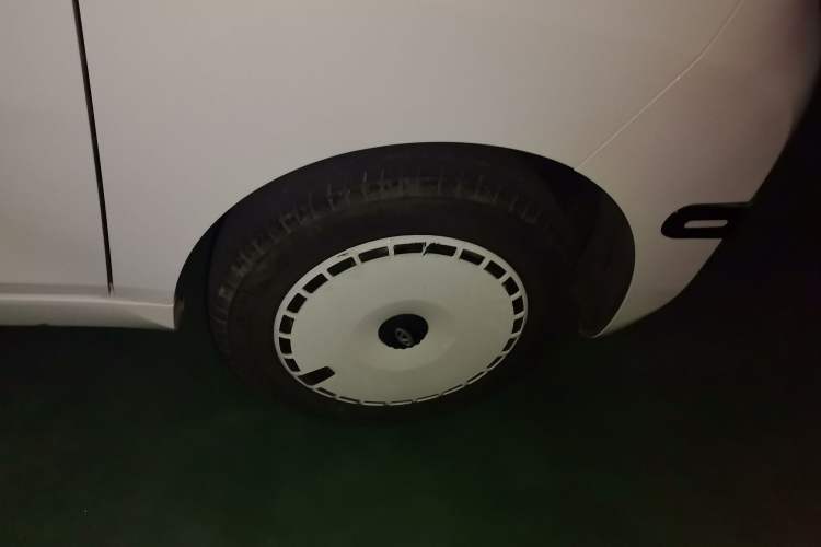 Used Chery QQ Ice Cream 2023 170km Milkshake – Lithium Iron Phosphate Right Front Wheel Hub