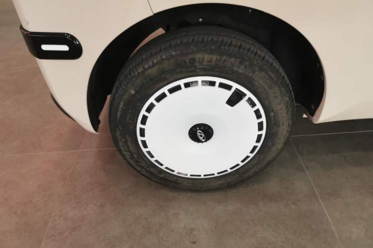 Used Chery QQ Ice Cream 2023 170km Milkshake – Lithium Iron Phosphate Right Rear Wheel Hub