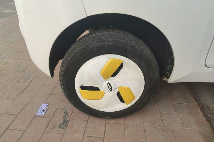 Used Chery QQ Ice Cream 2023 120km Ice Cream-Type Lithium Iron Phosphate Right Rear Wheel Hub