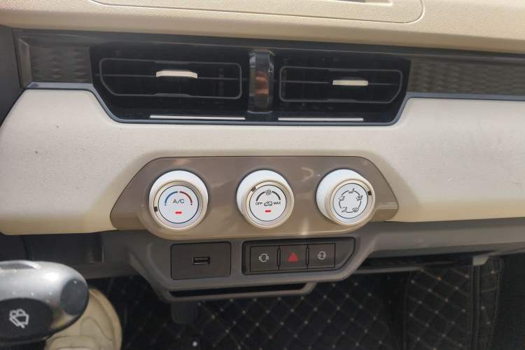 Used Chery QQ Ice Cream 2024 170km Sundae Audio And AC Panel