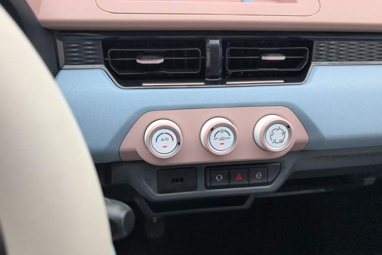 Used Chery QQ Ice Cream 2024 170km Sundae Audio And AC Panel
