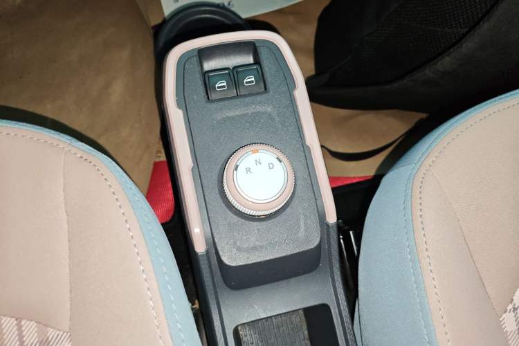 Used Chery QQ Ice Cream 2024 Edition Youth Version 205km Sundae Gear Lever